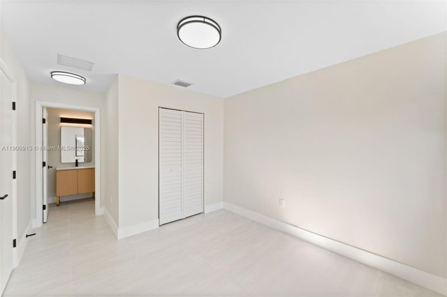 1171 NW 66th St, Miami, FL 33150