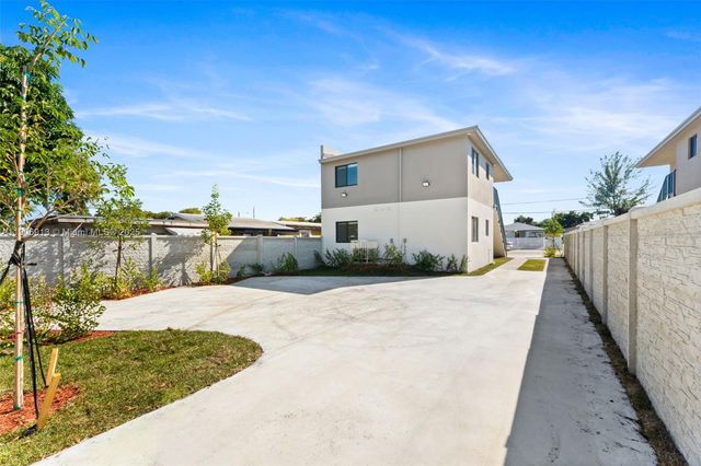 1171 NW 66th St, Miami, FL 33150