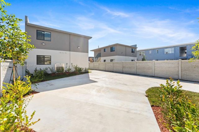 1171 NW 66th St, Miami, FL 33150