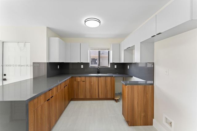 1171 NW 66th St, Miami, FL 33150