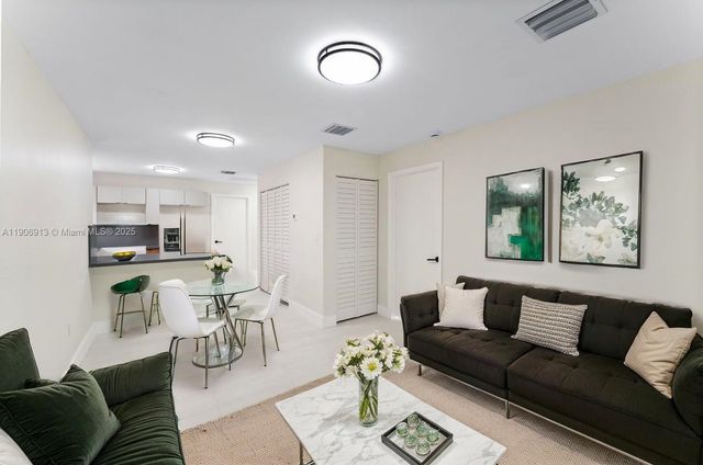 1171 NW 66th St, Miami, FL 33150