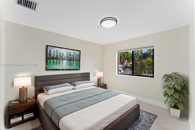 1171 NW 66th St, Miami, FL 33150