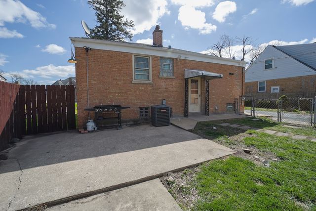 2774 S Scott Street, Des Plaines, IL 60018
