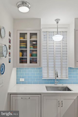 2136 SAINT JAMES ST, Philadelphia, PA 19103