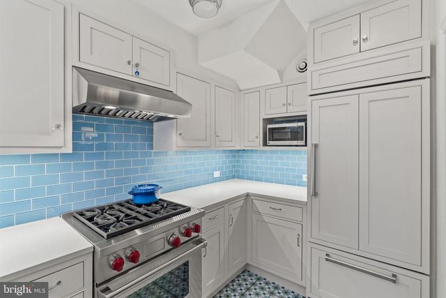 2136 SAINT JAMES ST, Philadelphia, PA 19103