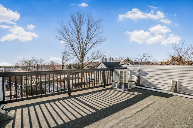 911 Hicksville Road, Far Rockaway, NY 11691