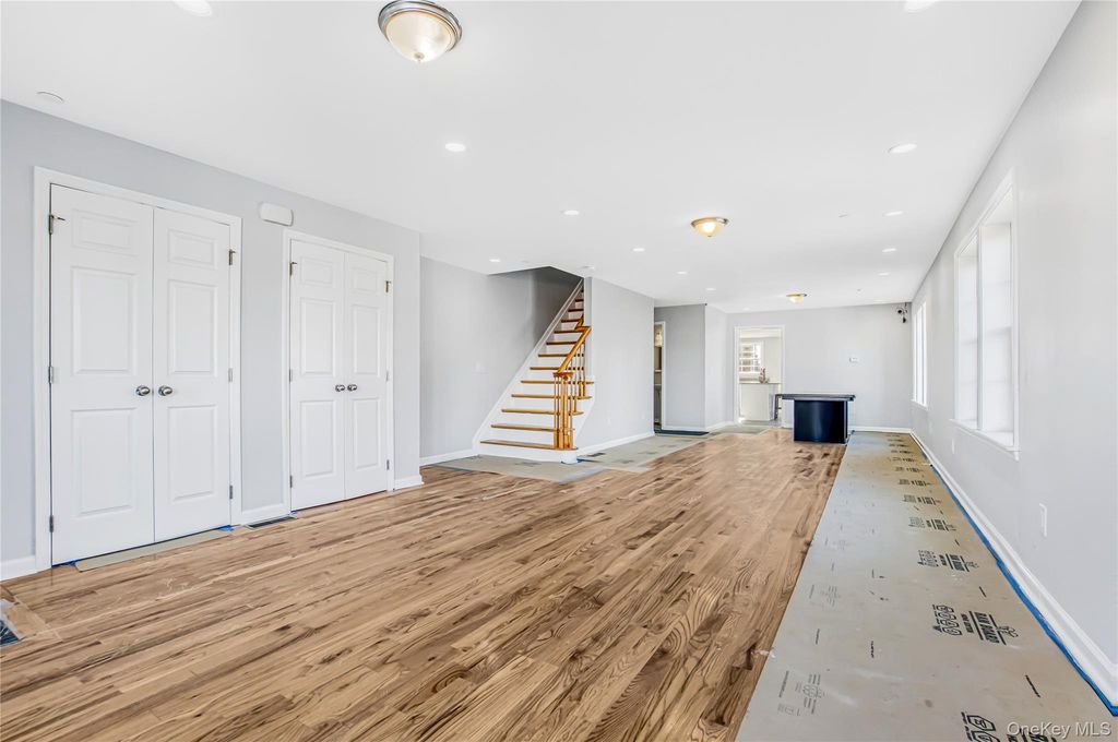 911 Hicksville Road, Far Rockaway, NY 11691