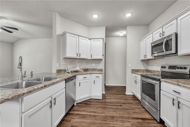 1170 S Kingfisher Lane, Fayetteville, AR 72701