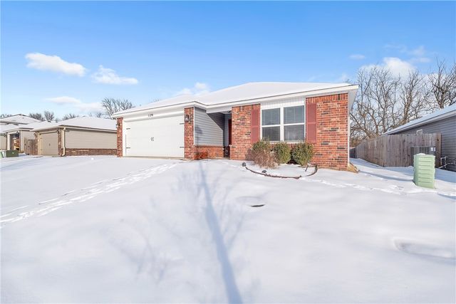 1170 S Kingfisher Lane, Fayetteville, AR 72701