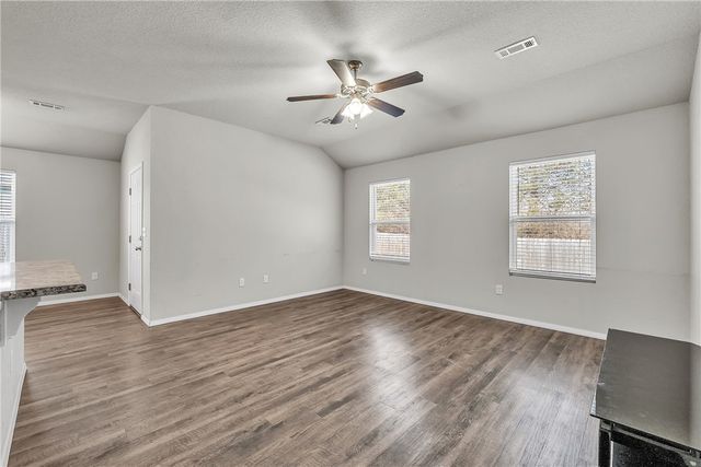 1170 S Kingfisher Lane, Fayetteville, AR 72701