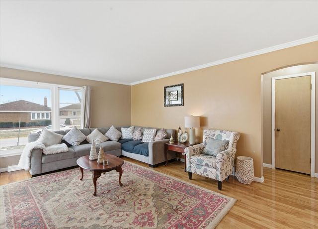 4724 N Ozark Avenue, Norridge, IL 60706