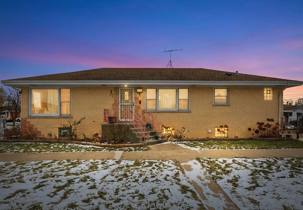 4724 N Ozark Avenue, Norridge, IL 60706
