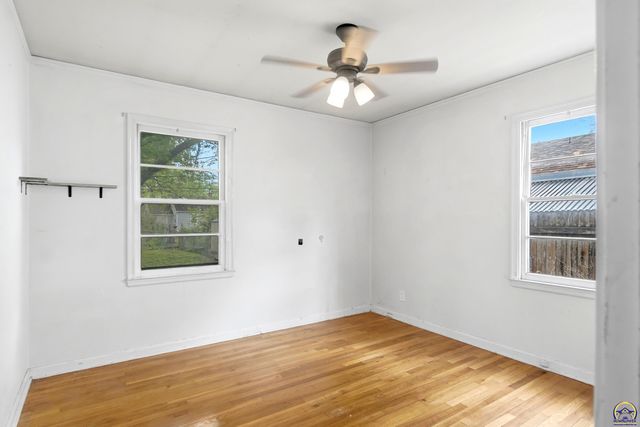 3710 SW 12th ST, Topeka, KS 66604