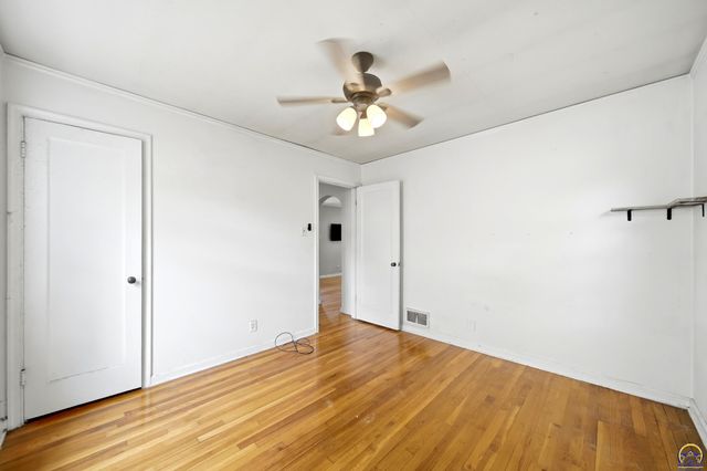 3710 SW 12th ST, Topeka, KS 66604