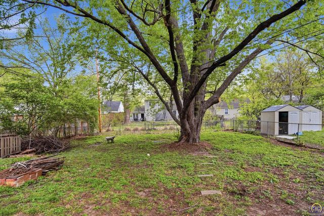 3710 SW 12th ST, Topeka, KS 66604
