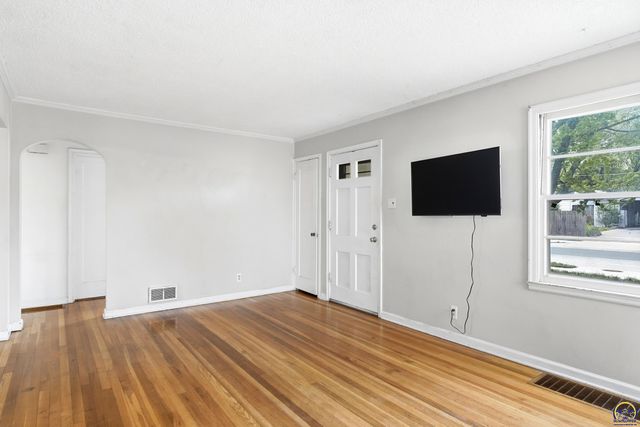 3710 SW 12th ST, Topeka, KS 66604