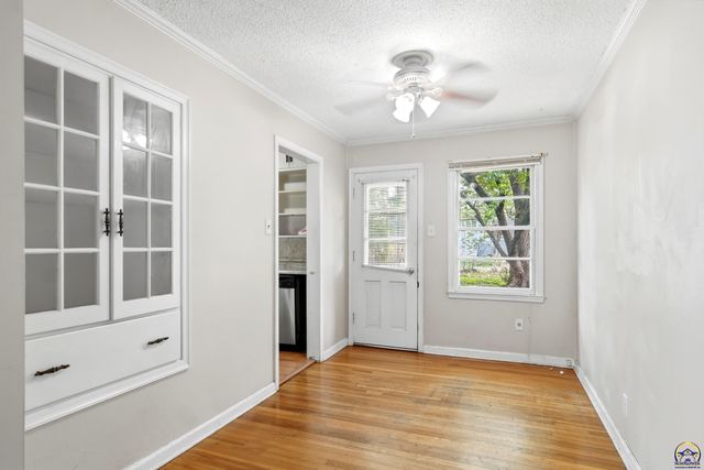 3710 SW 12th ST, Topeka, KS 66604
