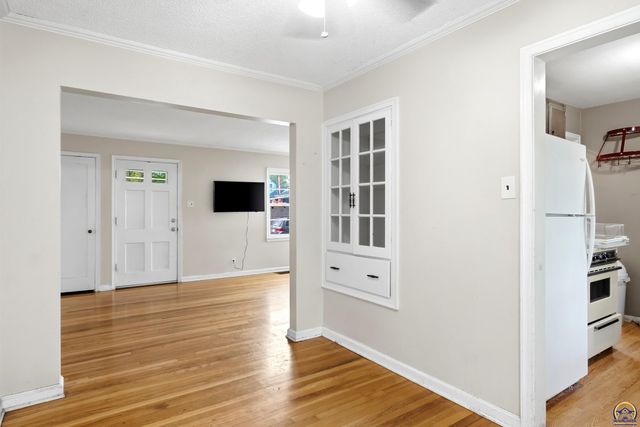 3710 SW 12th ST, Topeka, KS 66604