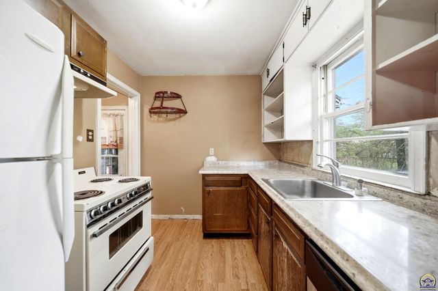 3710 SW 12th ST, Topeka, KS 66604