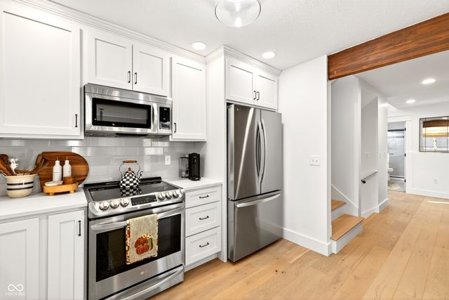 9428 S Harbour Pointe Drive, Bloomington, IN 47401