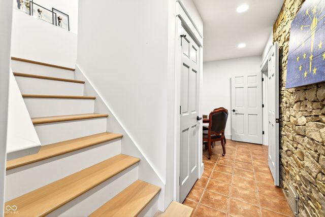 9428 S Harbour Pointe Drive, Bloomington, IN 47401