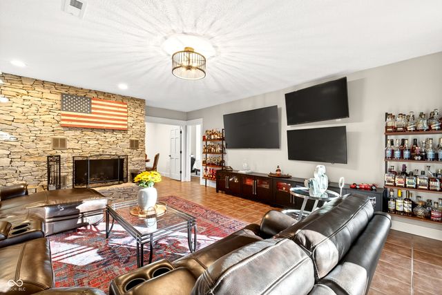 9428 S Harbour Pointe Drive, Bloomington, IN 47401