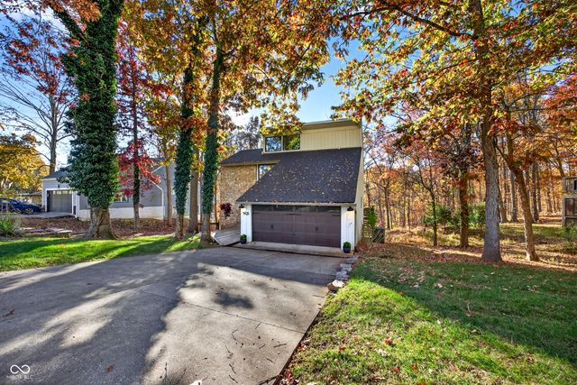 9428 S Harbour Pointe Drive, Bloomington, IN 47401