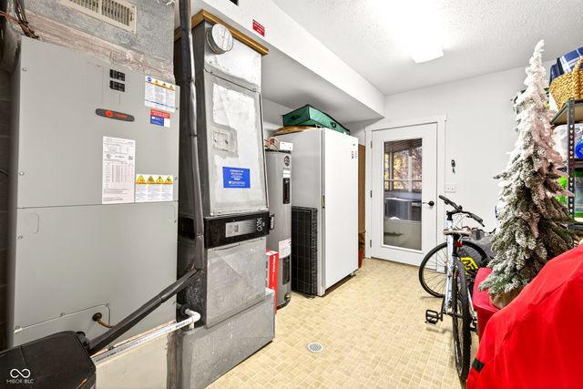 9428 S Harbour Pointe Drive, Bloomington, IN 47401