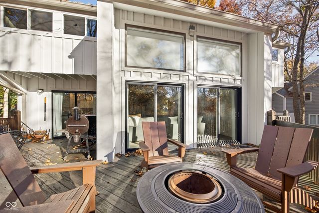 9428 S Harbour Pointe Drive, Bloomington, IN 47401