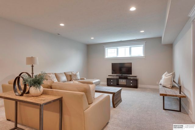 12365 Slayton Street, Papillion, NE 68046