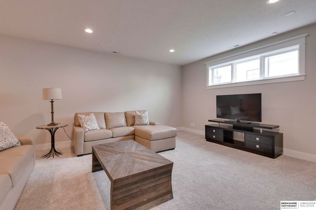 12365 Slayton Street, Papillion, NE 68046