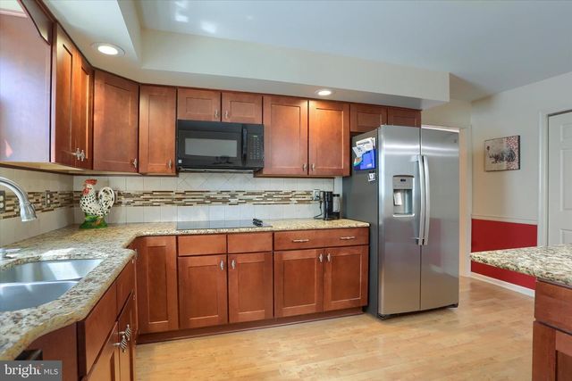 10 STOUDT RD, Hummelstown, PA 17036