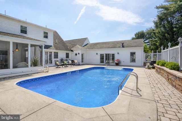 10 STOUDT RD, Hummelstown, PA 17036