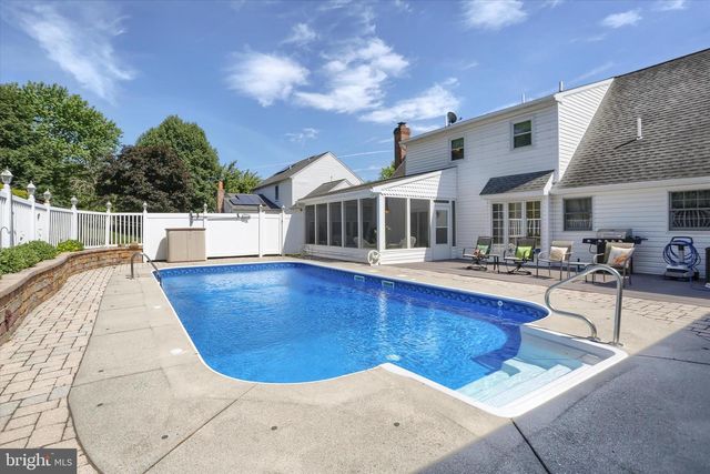 10 STOUDT RD, Hummelstown, PA 17036