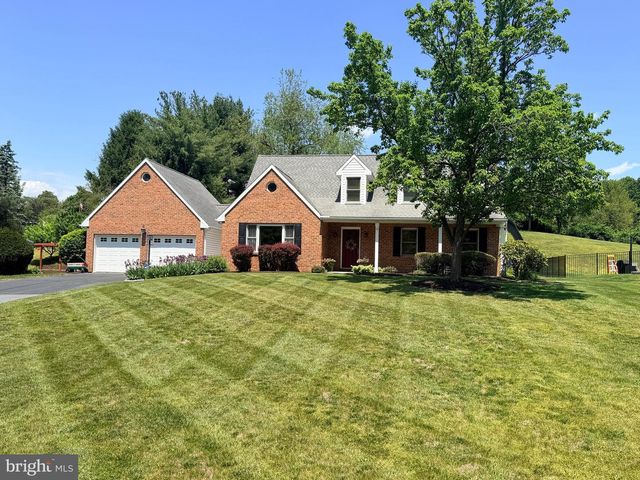 10 STOUDT RD, Hummelstown, PA 17036