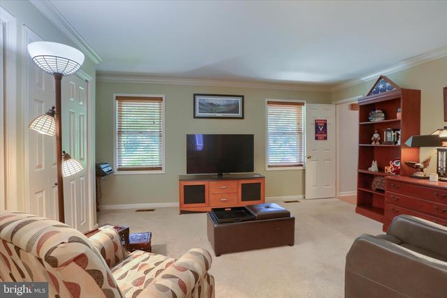 10 STOUDT RD, Hummelstown, PA 17036