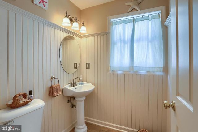 10 STOUDT RD, Hummelstown, PA 17036