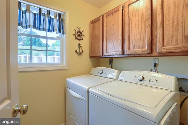 10 STOUDT RD, Hummelstown, PA 17036
