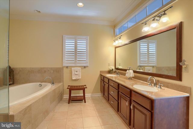 10 STOUDT RD, Hummelstown, PA 17036