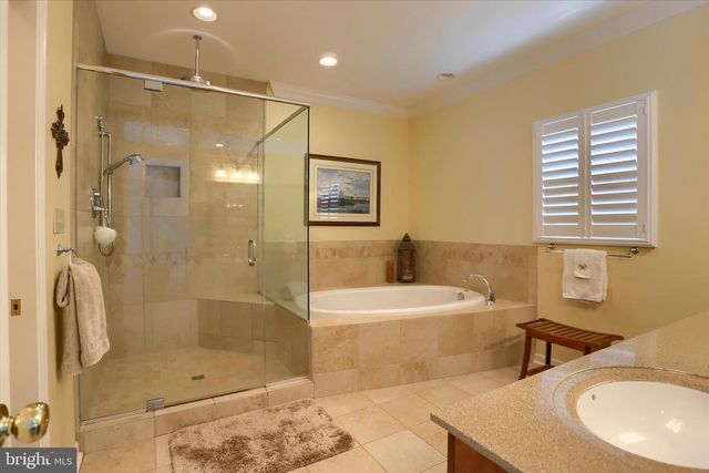 10 STOUDT RD, Hummelstown, PA 17036