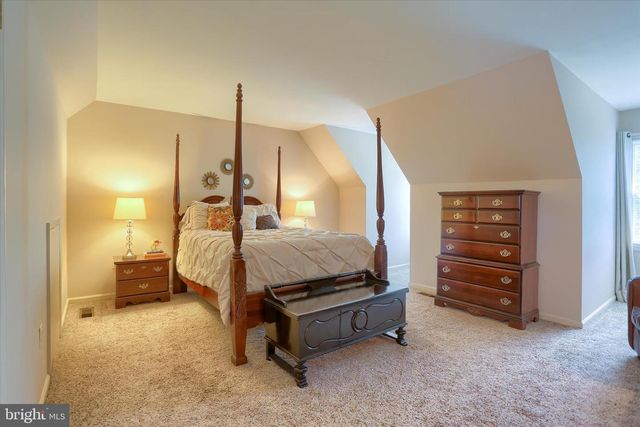 10 STOUDT RD, Hummelstown, PA 17036