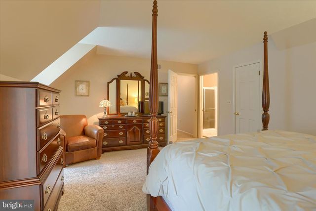 10 STOUDT RD, Hummelstown, PA 17036