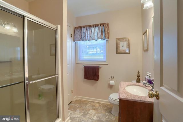 10 STOUDT RD, Hummelstown, PA 17036