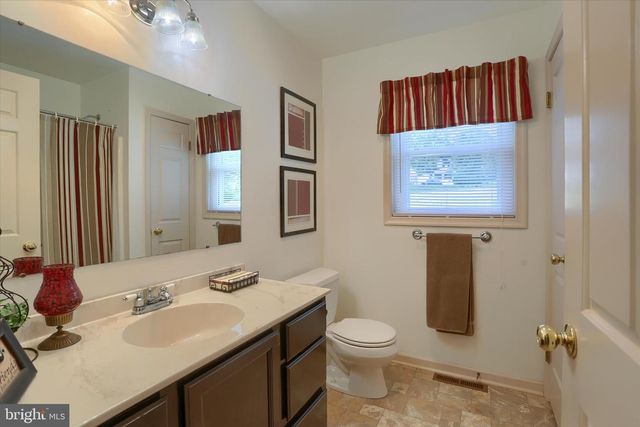 10 STOUDT RD, Hummelstown, PA 17036