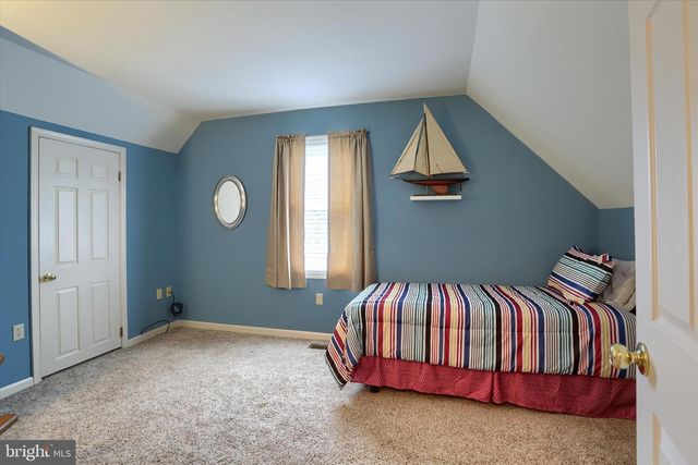10 STOUDT RD, Hummelstown, PA 17036