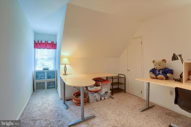 10 STOUDT RD, Hummelstown, PA 17036