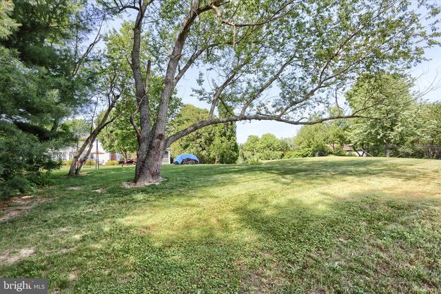 10 STOUDT RD, Hummelstown, PA 17036