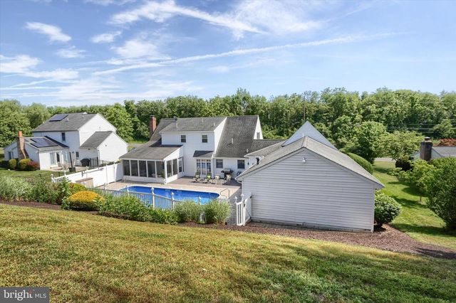 10 STOUDT RD, Hummelstown, PA 17036