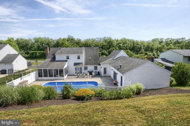 10 STOUDT RD, Hummelstown, PA 17036
