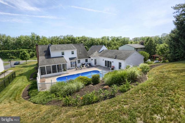 10 STOUDT RD, Hummelstown, PA 17036